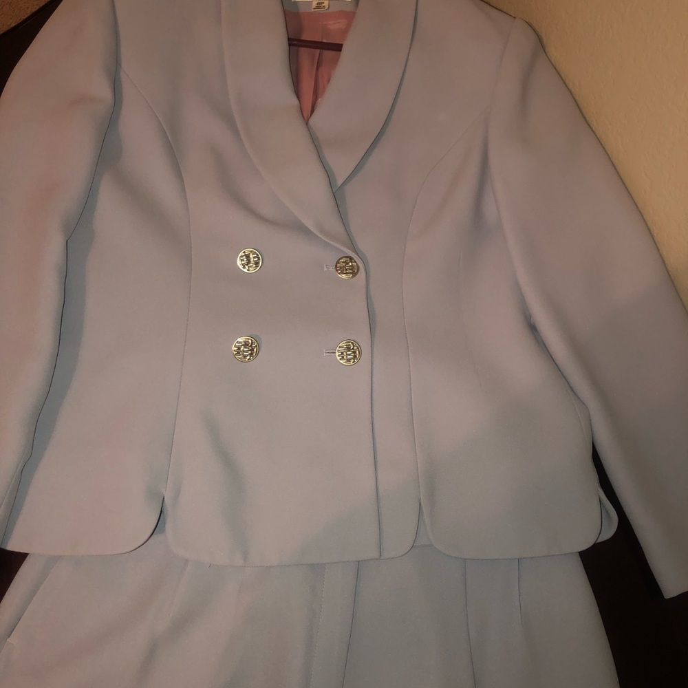 Albert Nipon Shorts Suit. - image 5